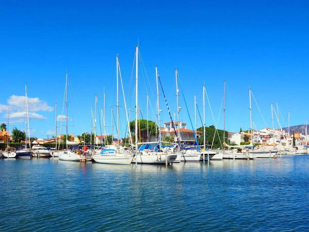 Apartment Club Nautic-10 By Interhome Empuriabrava
